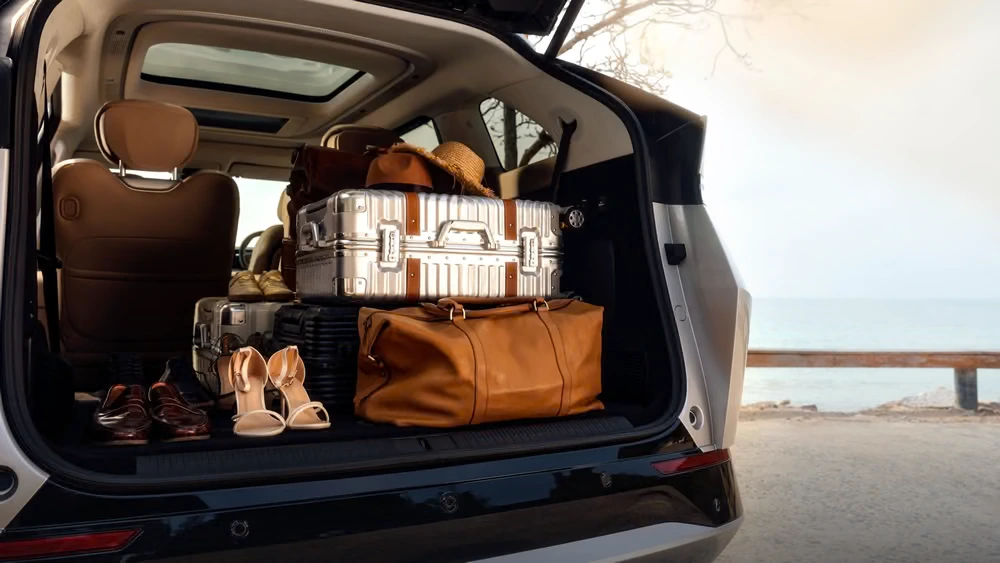 XPENG X9 interior 4